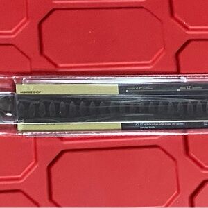 Hamee Shop Black and Gold Knife